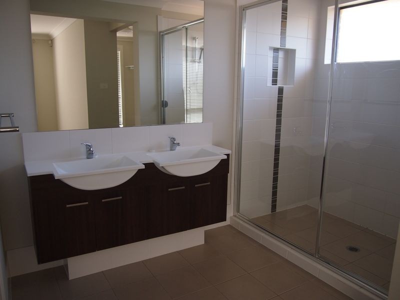 8 Scott Street, Ropes Crossing NSW 2760