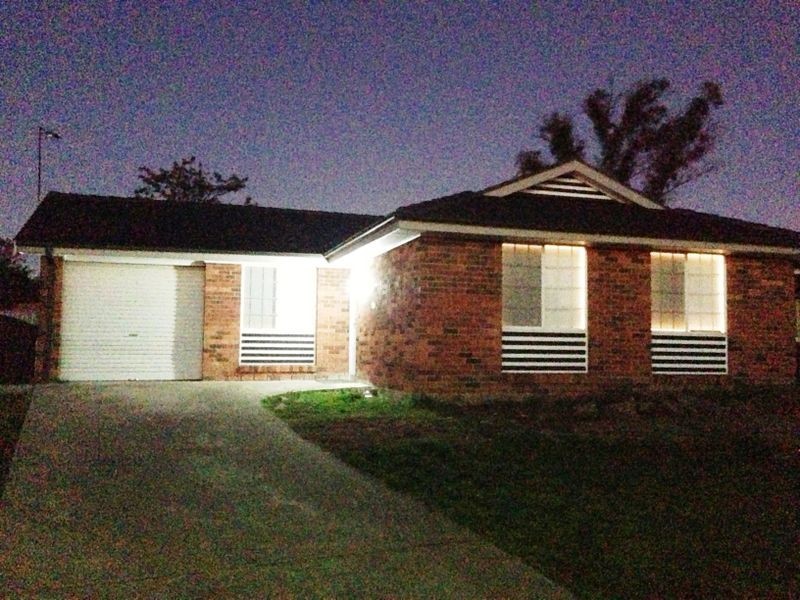9 Trout Pl, St Clair NSW 2759