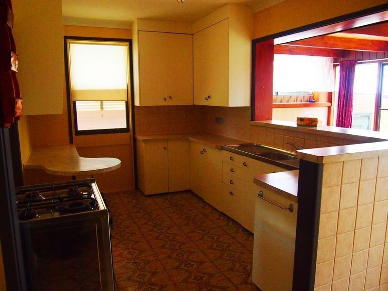 42 Kurama Cres, Whalan NSW 2770