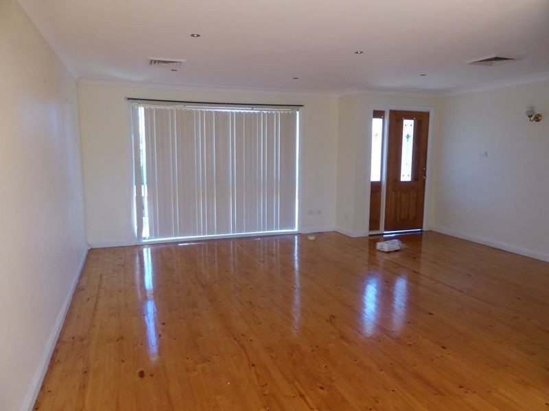 29 Francis Greenway, St Clair NSW 2759