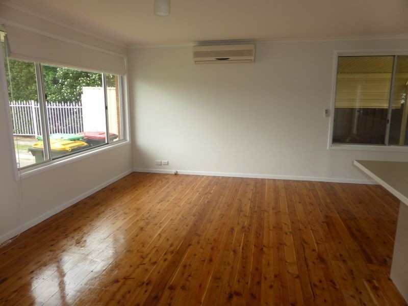 27 Dobell Circuit, St Clair NSW 2759