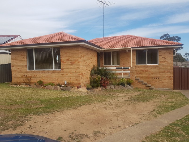 19 Dobell Circuit, St Clair NSW 2759