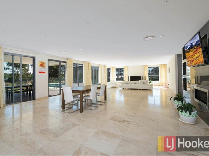 10 Pennard Crescent, Luddenham NSW 2745