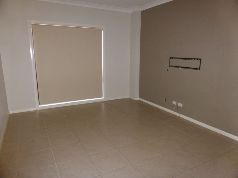 10 Stringybark Avenue, Ropes Crossing NSW 2760