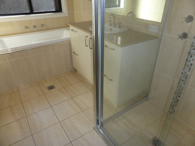 10 Stringybark Avenue, Ropes Crossing NSW 2760