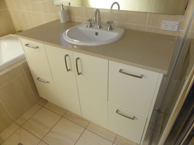 10 Stringybark Avenue, Ropes Crossing NSW 2760