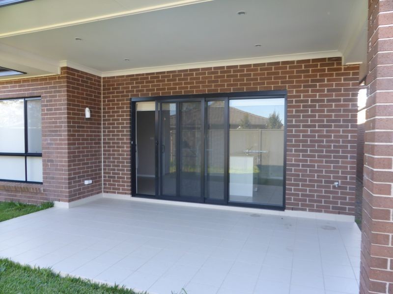 10 Stringybark Avenue, Ropes Crossing NSW 2760