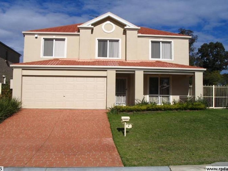 4 Seine Court, St Clair NSW 2759