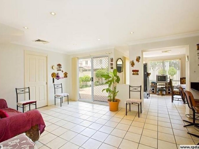 4 Seine Court, St Clair NSW 2759