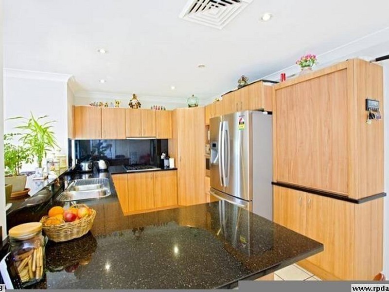 4 Seine Court, St Clair NSW 2759