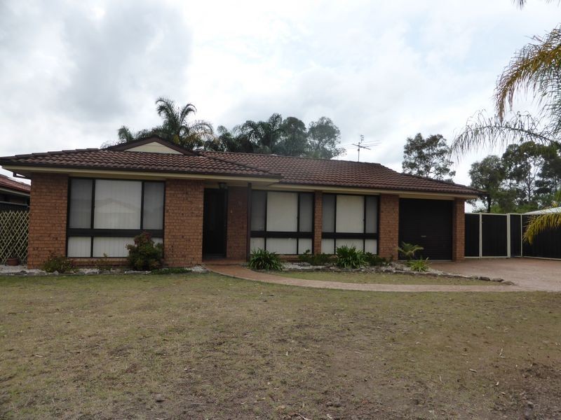 11 Mezen Place, St Clair NSW 2759