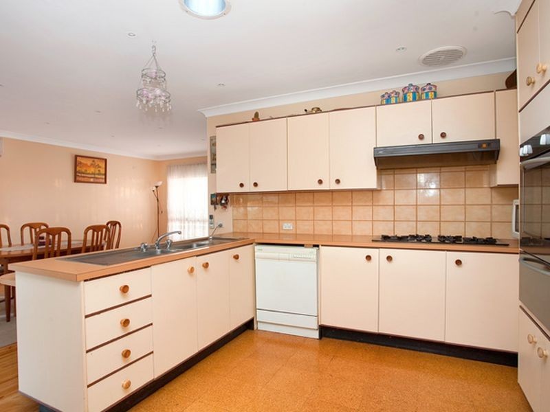 94 Blackwell Av, St Clair NSW 2759