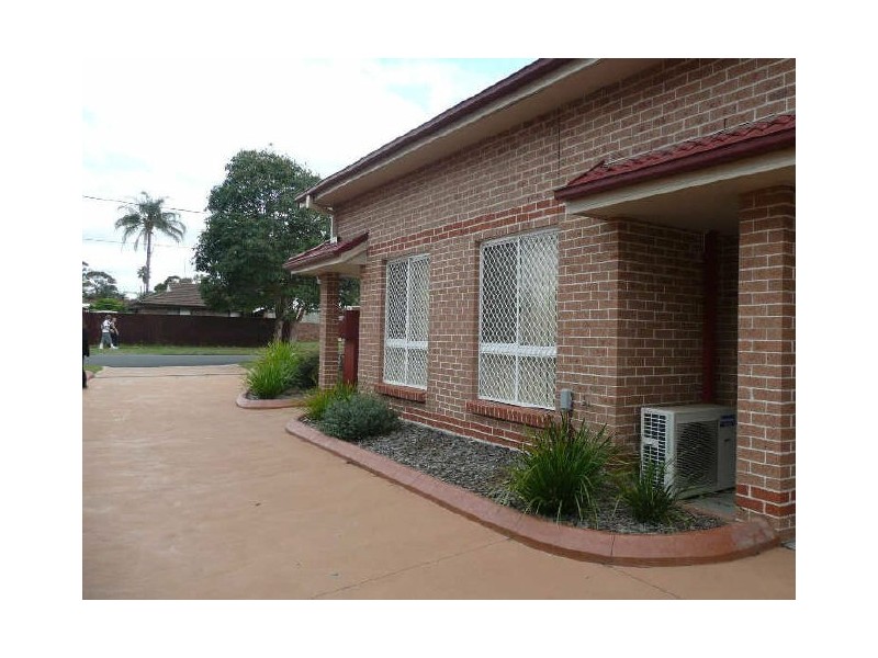 1/69 Adelaide Street, Oxley Park NSW 2760