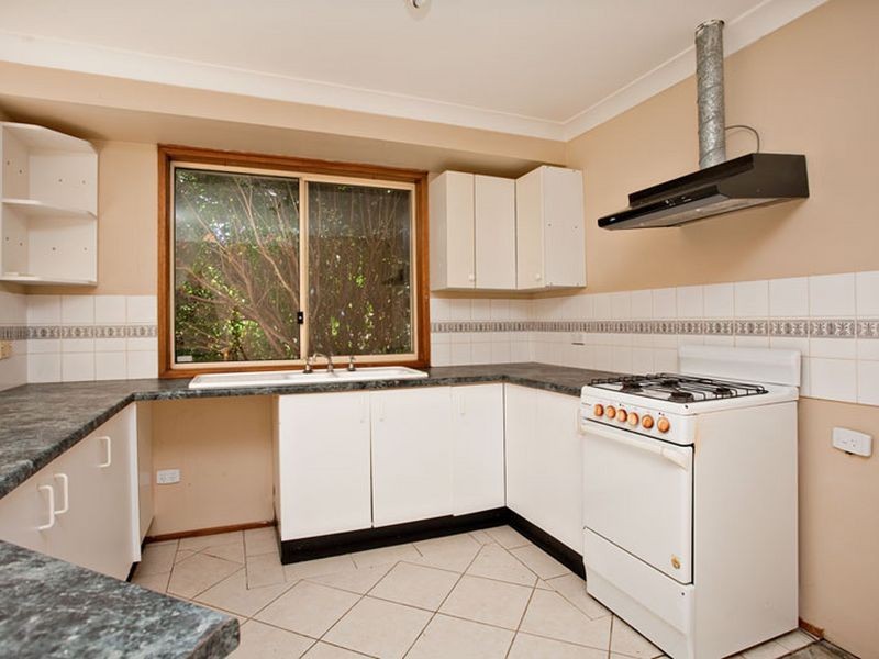 10 Henze Cres, Claremont Meadows NSW 2747