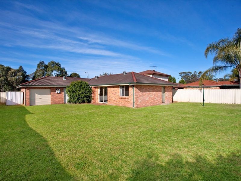 10 Henze Cres, Claremont Meadows NSW 2747