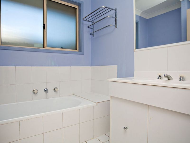 10 Henze Cres, Claremont Meadows NSW 2747