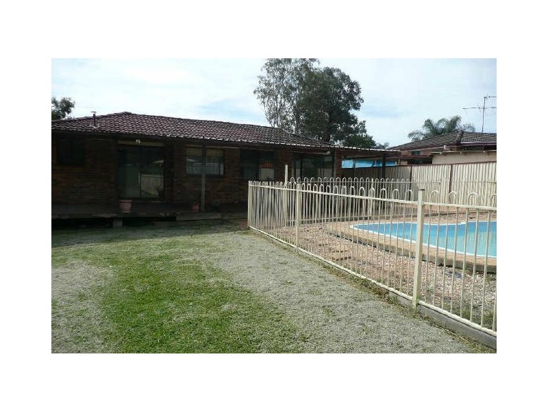 18 Netherton Ave, St Clair NSW 2759