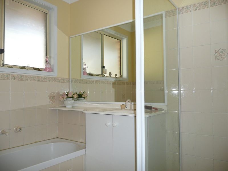 1 Gemstone Way, Oakhurst NSW 2761