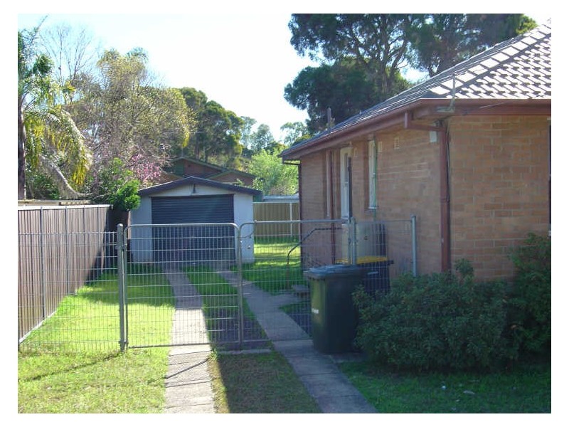 22 MARQUESA CRESCENT, Lethbridge Park NSW 2770