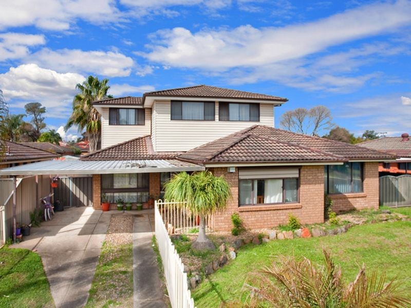 16 Maroni Place, St Clair NSW 2759