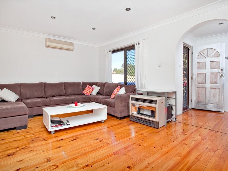 4 Dove Place, St Clair NSW 2759