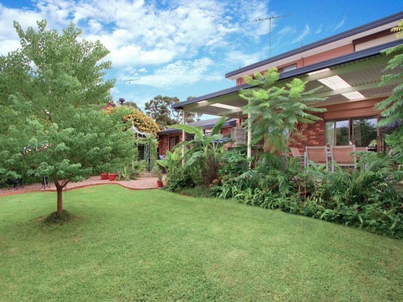 2 Canary Cl, St Clair NSW 2759