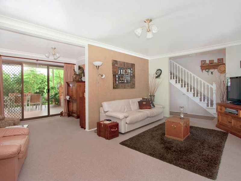 2 Canary Cl, St Clair NSW 2759