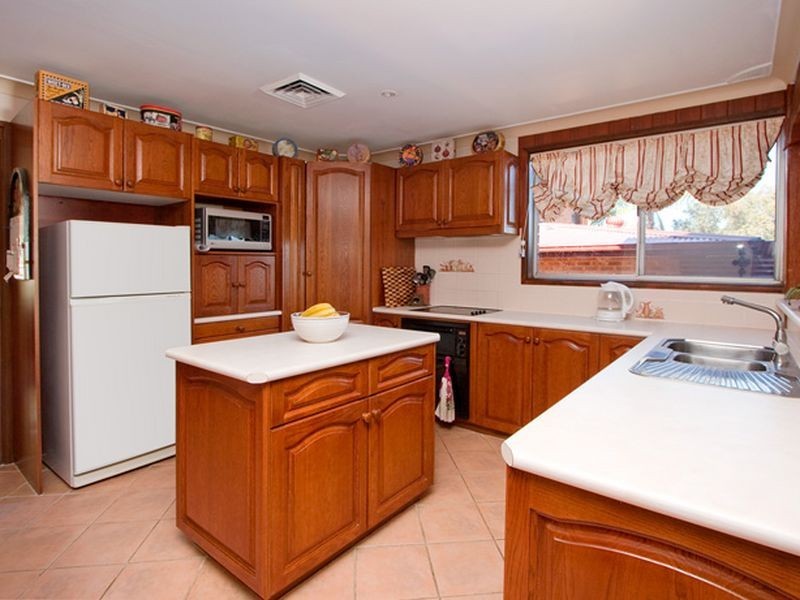 3 Royal Place, St Clair NSW 2759