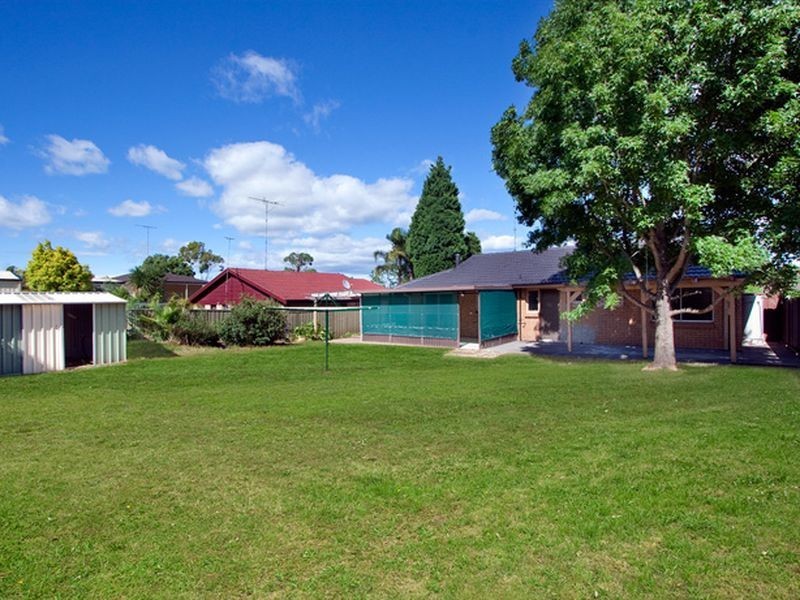 6 Barrallier Way, St Clair NSW 2759