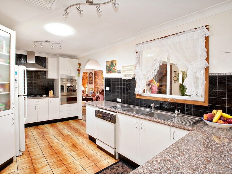 42 Timesweep Drive, St Clair NSW 2759