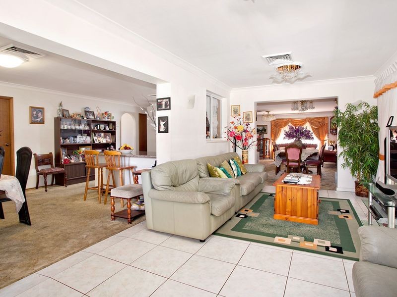 42 Timesweep Drive, St Clair NSW 2759