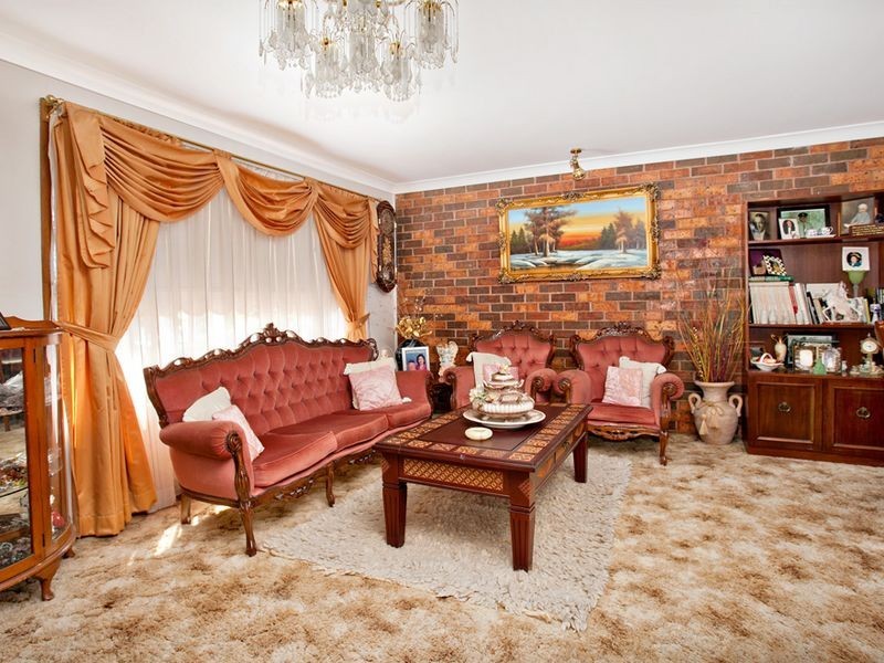 42 Timesweep Drive, St Clair NSW 2759