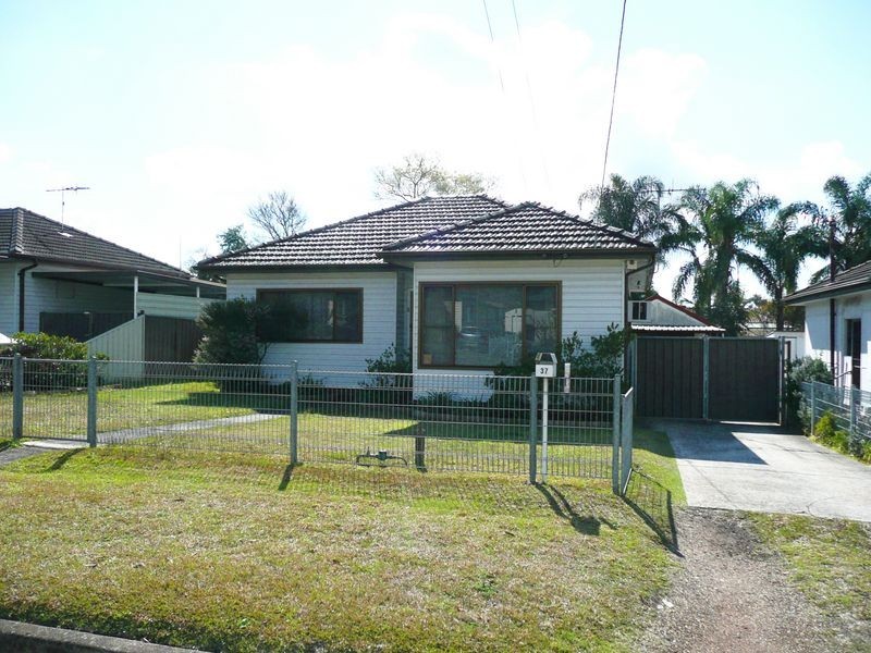 37 Thompson Ave, St Marys NSW 2760