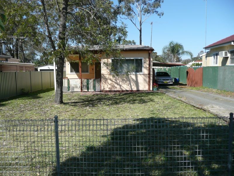 16 Barker Street, Cambridge Park NSW 2747