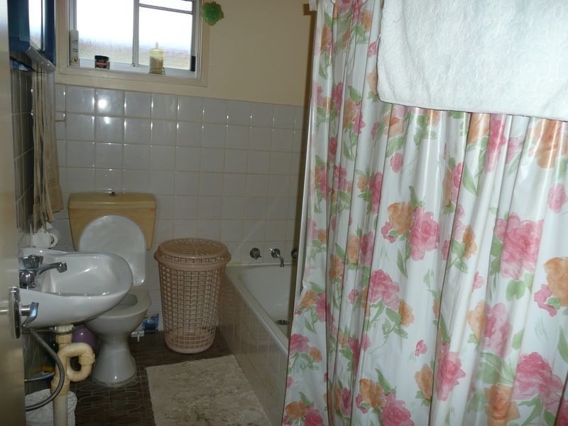 16 Barker Street, Cambridge Park NSW 2747