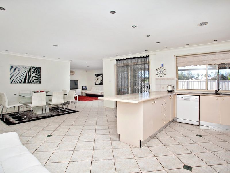 8 Rutherglen Place, Minchinbury NSW 2770