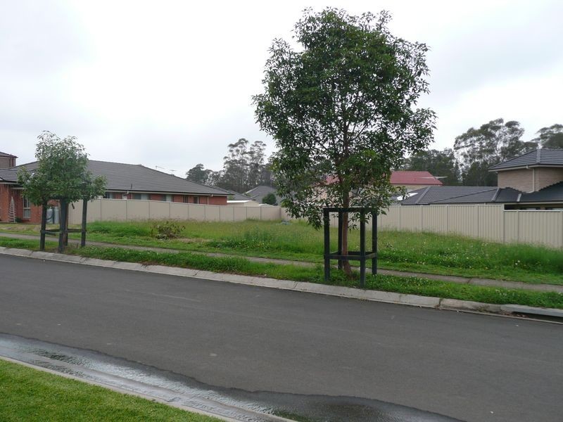 16 Heaton Ave, Claremont Meadows NSW 2747