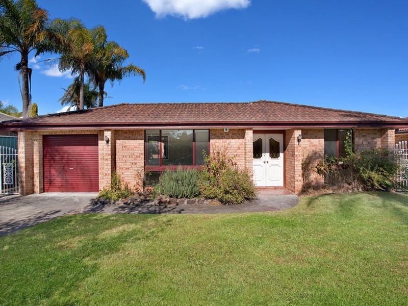2 Hassett Place, St Clair NSW 2759