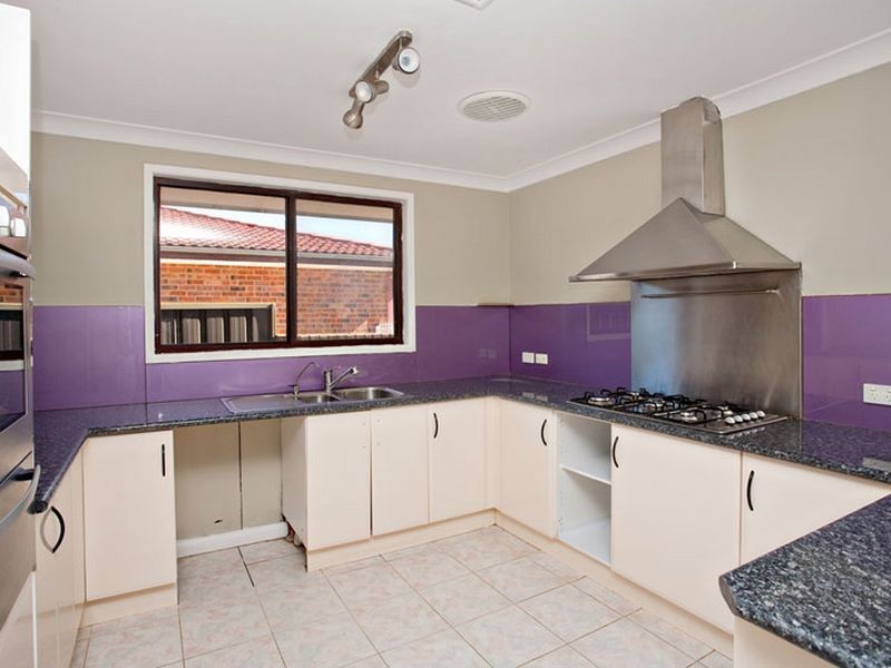 2 Hassett Place, St Clair NSW 2759