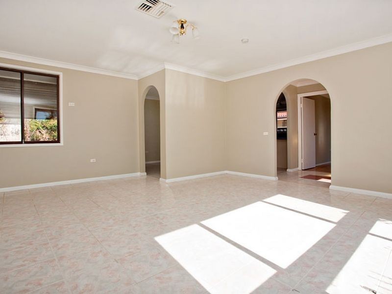 2 Hassett Place, St Clair NSW 2759