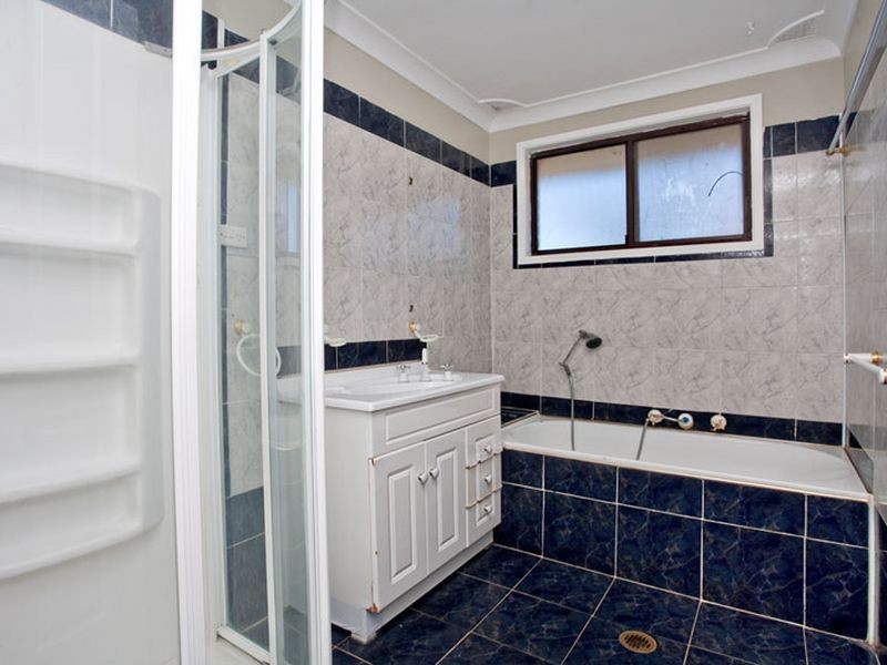 2 Hassett Place, St Clair NSW 2759
