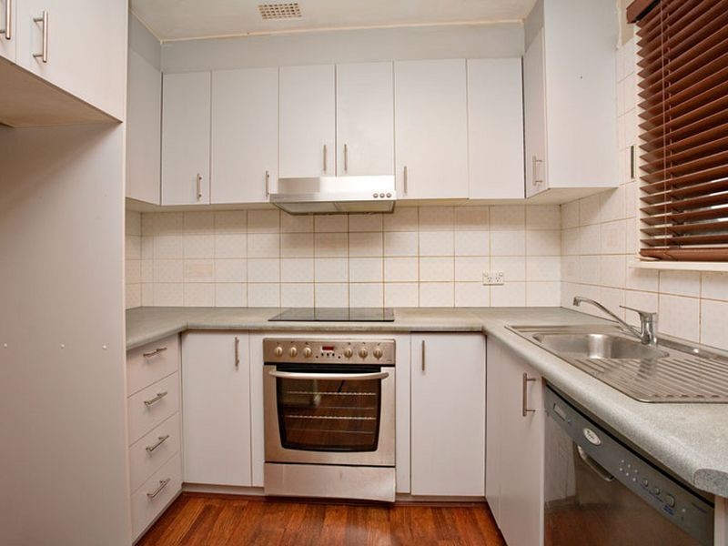 94 Lucena Cres, Lethbridge Park NSW 2770