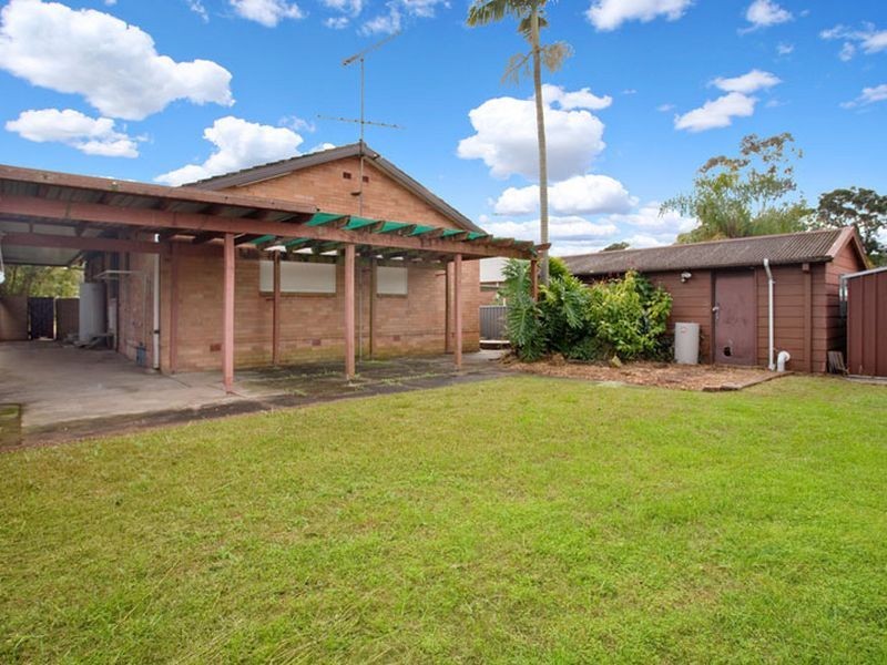 94 Lucena Cres, Lethbridge Park NSW 2770