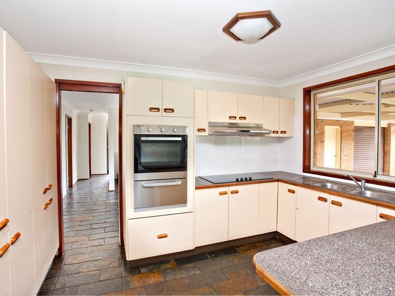 6 Pasadena Place, St Clair NSW 2759