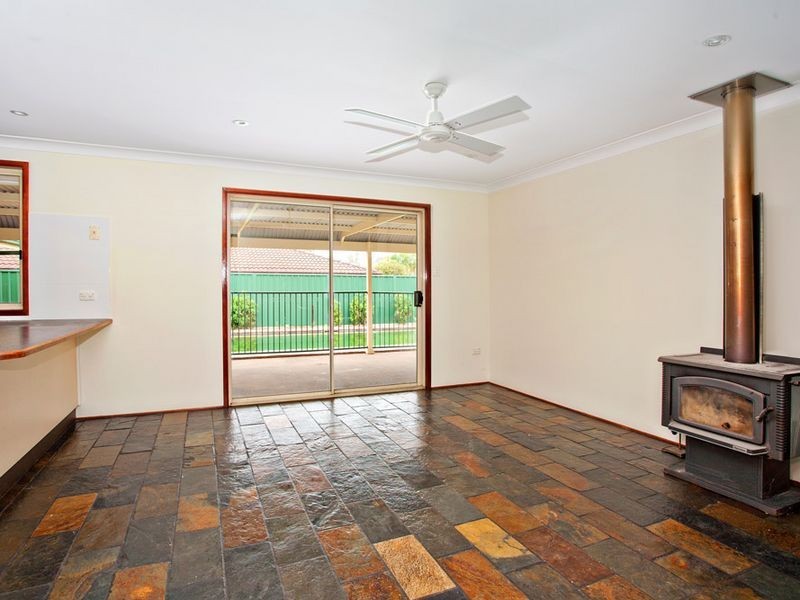 6 Pasadena Place, St Clair NSW 2759