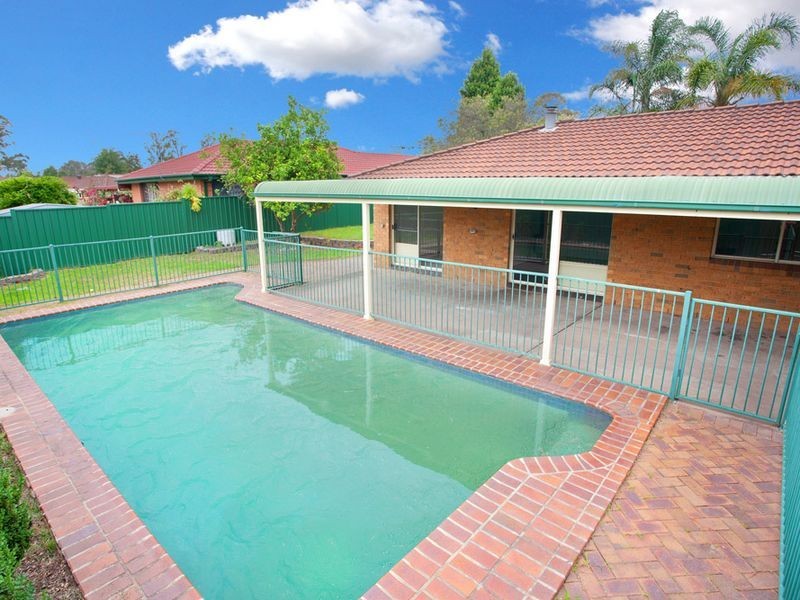 6 Pasadena Place, St Clair NSW 2759