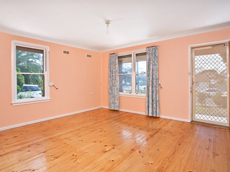 56 Lingayen Avenue, Lethbridge Park NSW 2770