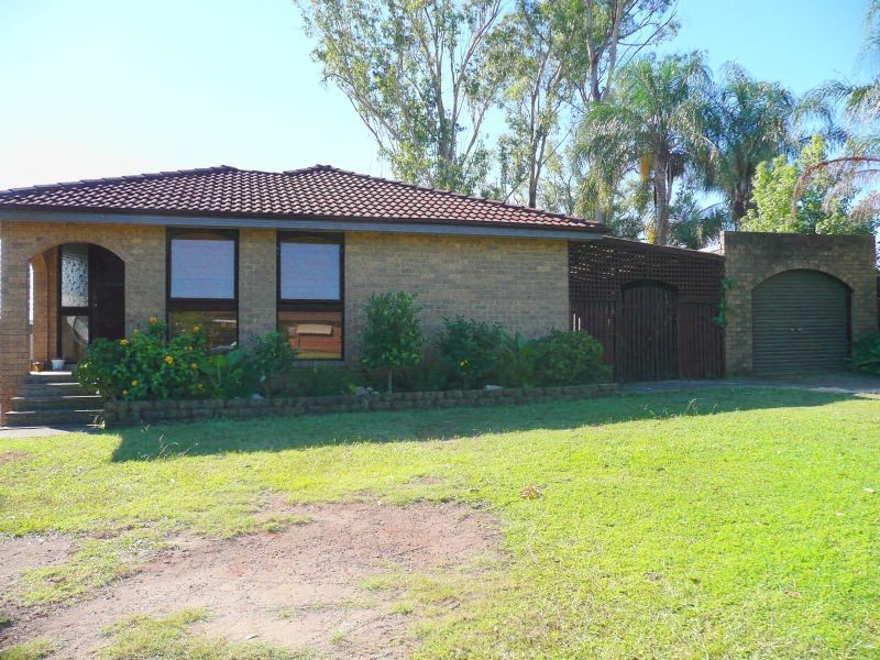 13 Charlton Place, St Clair NSW 2759
