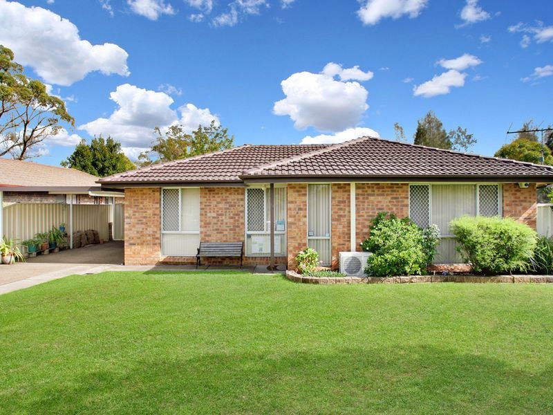 33 Solander Dr, St Clair NSW 2759