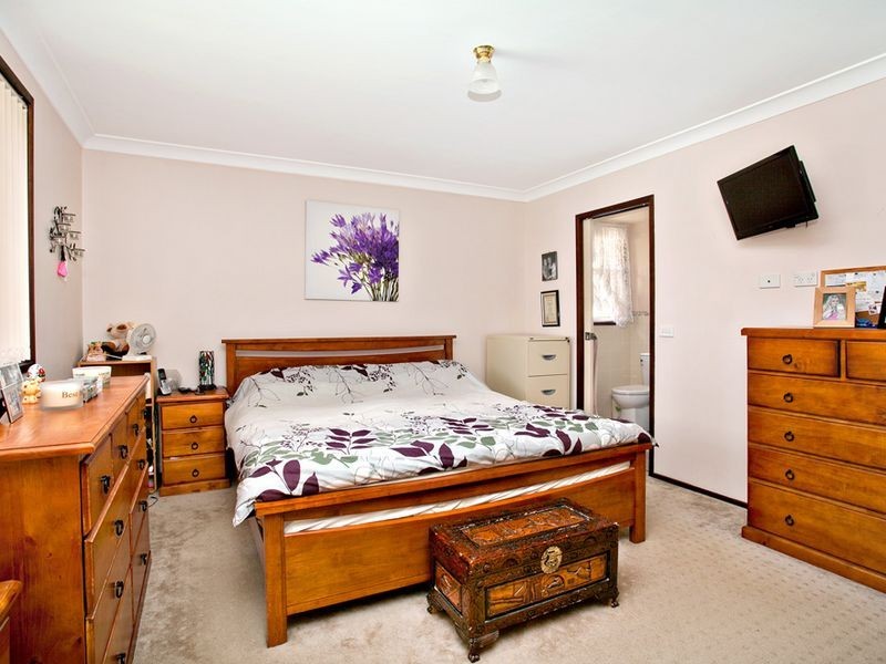 33 Solander Dr, St Clair NSW 2759